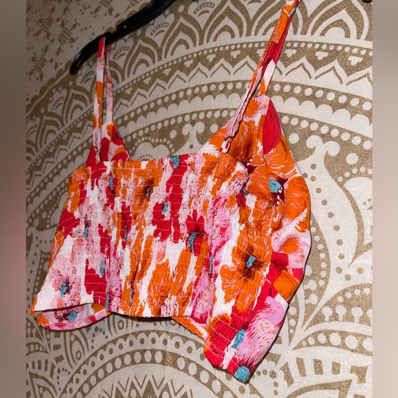 “CIDER” LADIES SUPER CUTE FLORAL CRISS CROSS TOP WITH ADJUSTABLE STRAPS, SIZE M - Picture 3 of 4